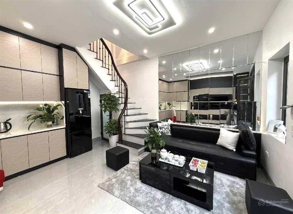 Nhà đẹp!trung phụng,cách mặt ngõ 30 m trước nhà thoáng sáng ,gần oto, nhà xây mới đẹp,dt 39m 2*5 t