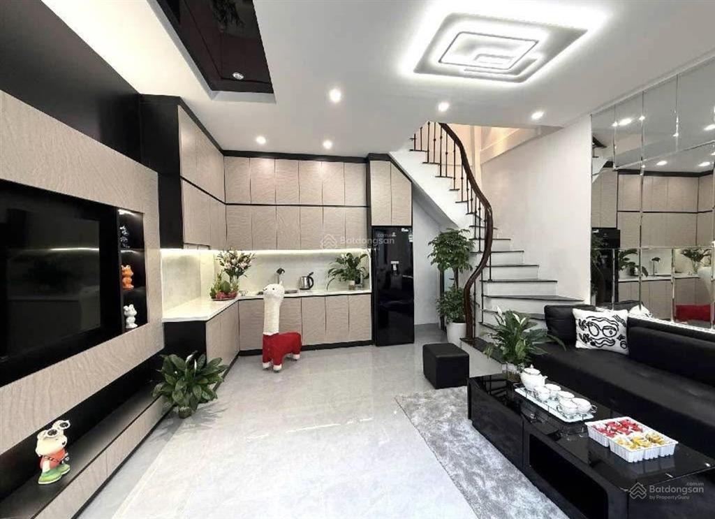 Nhà đẹp!trung phụng,cách mặt ngõ 30 m trước nhà thoáng sáng ,gần oto, nhà xây mới đẹp,dt 39m 2*5 t