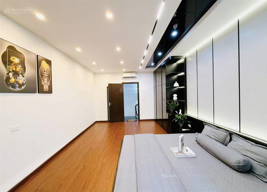 Giá rẻ bất ngờ! phố tôn đức thắng, ngõ thông, 2 thoáng, gần phố,35m ra oto tránh,nhà mới 45 m 5 t