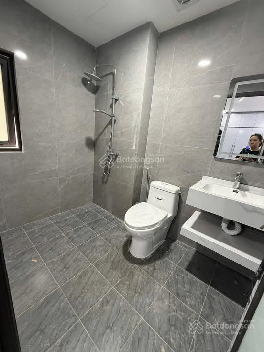 Nhà đẹp! hào nam,thang máy, ngõ nông, sát phố, ô tô đỗ gần,trước nhà thoáng,nhà xây mới đẹp 40m2*6t