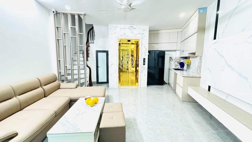 Siêu phẩm ! phố pháo đài láng thang máy,2 thoáng, ngõ ba gác tránh xe máy,gần phố, ở ngay 40m2*6t