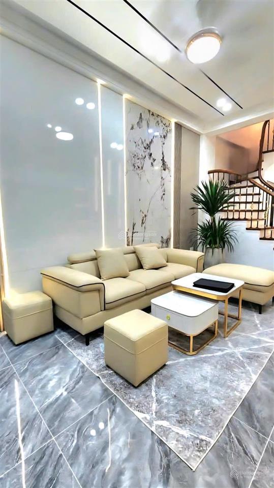 Chủ gửi bán nhà thành công, 1 ngoặt ra phố, 2 thoáng, sổ 44m2 xây kiên cố 4 tầng, không quy hoạch