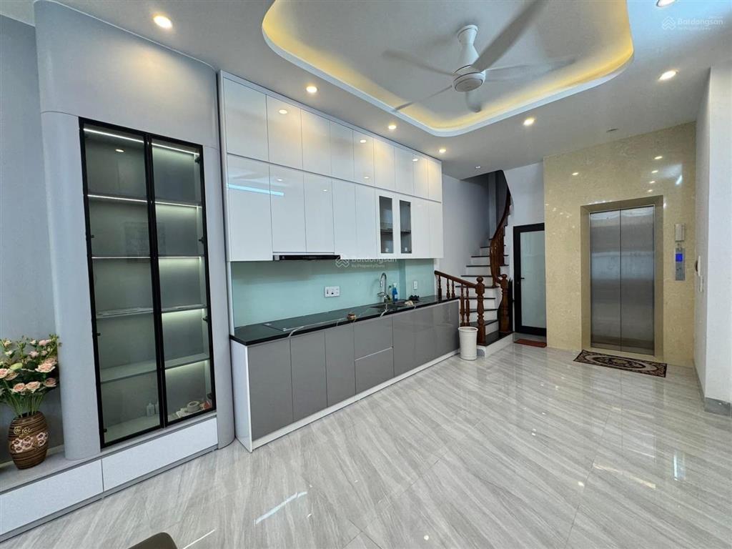 Siêu phẩm! phố yên lãng, thang máy, 2 thoáng, cách ô tô 20 m, gần phố, nhà đẹp 38m2* 6t