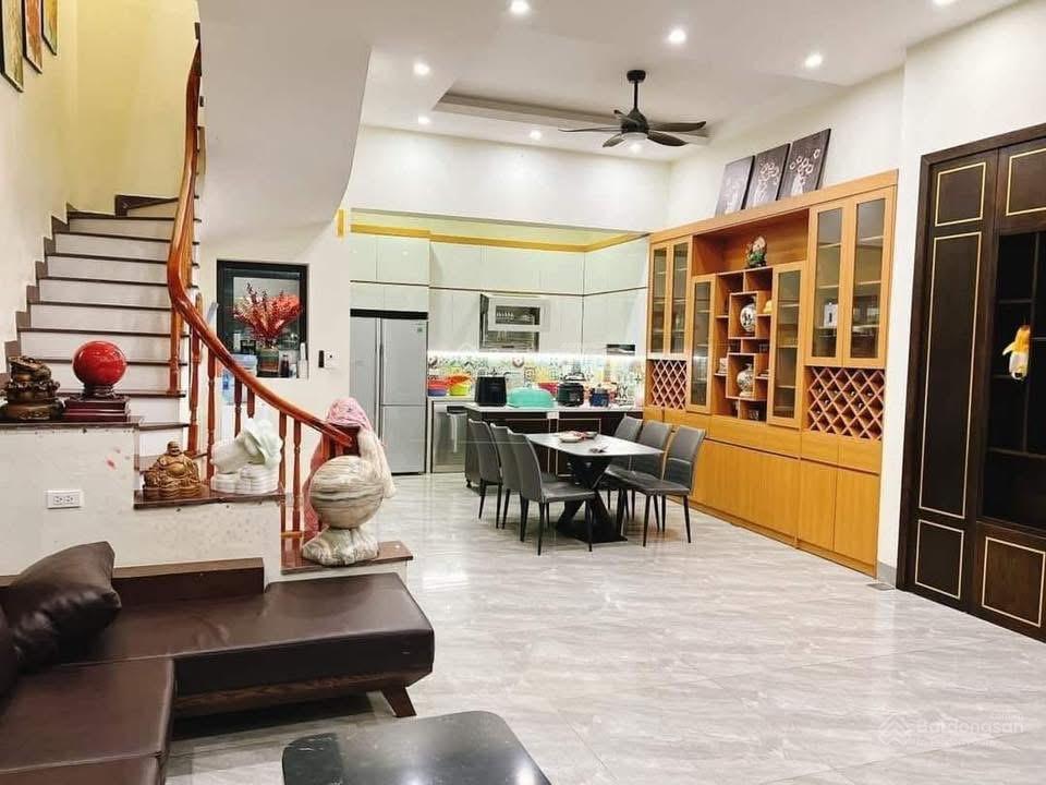 Giảm giá bán gấp, thái hà 2 thoáng 30m ra phố nhà dân xây chắc chắn trước nhà thoáng rộng 42m2*5t