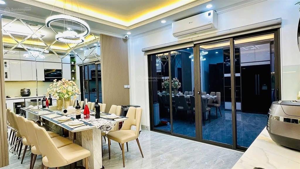 Nhà đẹp! phố hào nam, thang máy, mặt tiền rộng 2 thoáng, cách ô tô 20m, ko quy hoạch, 40m2 6t