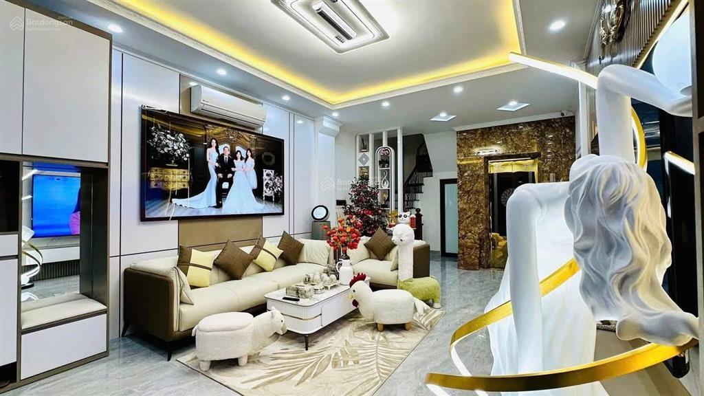 Nhà đẹp! phố hào nam, thang máy, mặt tiền rộng 2 thoáng, cách ô tô 20m, ko quy hoạch, 40m2 6t