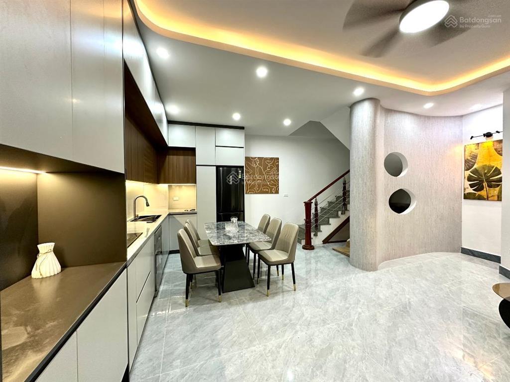Hạ 1 tỷ, nhà ngõ hào nam, 2 thoáng, 50m ra ô tô, gần ga cát linh, full nội thất, sổ đỏ cc, không qh