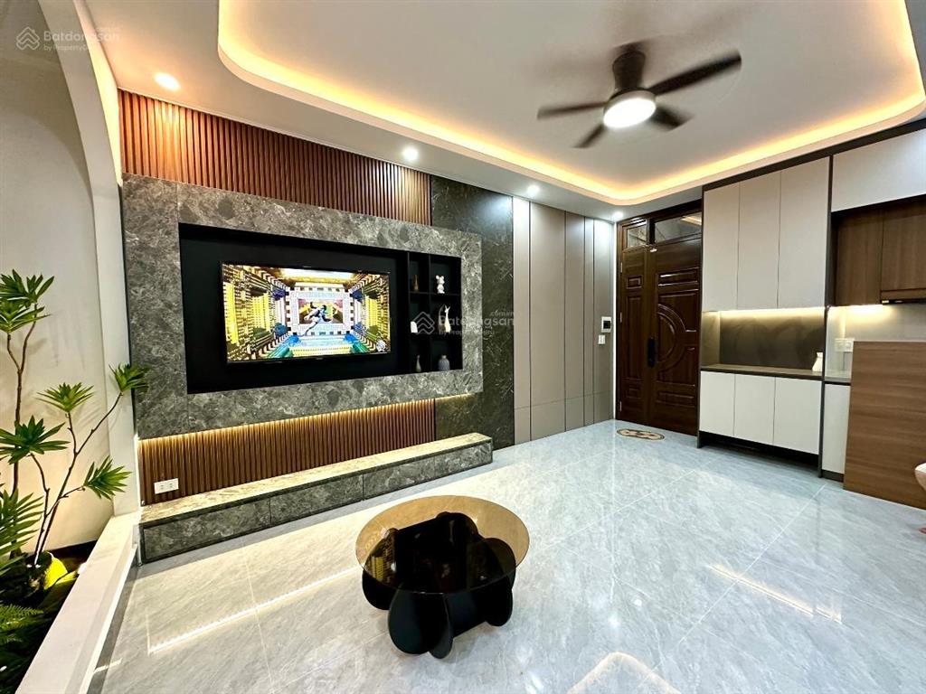 Hạ 1 tỷ, nhà ngõ hào nam, 2 thoáng, 50m ra ô tô, gần ga cát linh, full nội thất, sổ đỏ cc, không qh