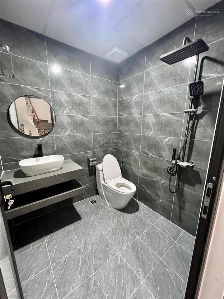 Hạ 1 tỷ, nhà ngõ hào nam, 2 thoáng, 50m ra ô tô, gần ga cát linh, full nội thất, sổ đỏ cc, không qh