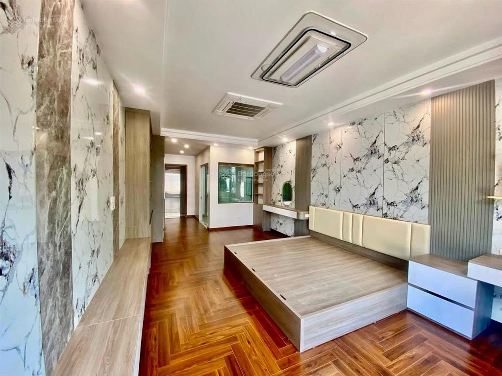 Rẻ bất ngờ! cát linh, thang máy, 2 thoáng, ngõ thông gần phố, cách ô tô 40m, dt 40 m2 * 6 tầng