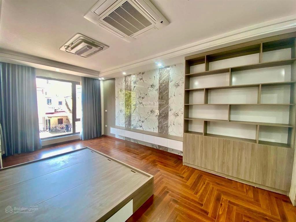 Rẻ bất ngờ! cát linh, thang máy, 2 thoáng, ngõ thông gần phố, cách ô tô 40m, dt 40 m2 * 6 tầng