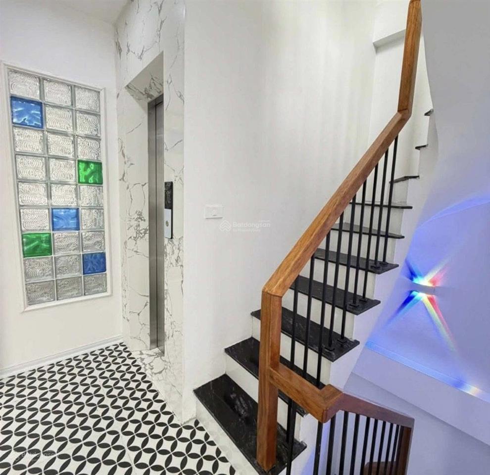 Bán gấp! phố trần hữu tước, 15m ra phố, thang máy, ô tô đỗ, ngõ 3 gác thông, 2 thoáng, 42m2 6t