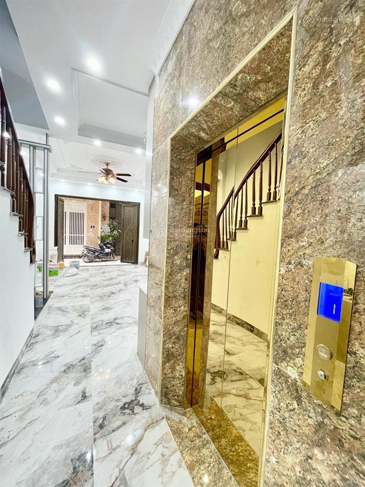 Siêu phẩm! hào nam, thang máy ngõ nông thoáng rộng, sát phố, ô tô đỗ gần, trước nhà thoáng 39m*6t
