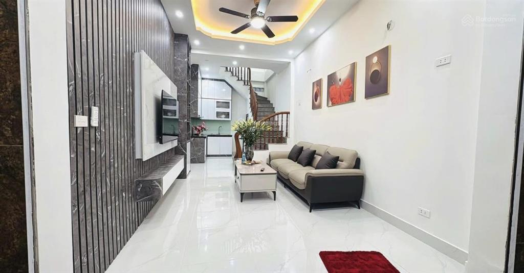 Chủ cần bán! phố hào nam, lô góc 2 thoáng, sổ đỏ vuông, sân để xe riêng biệt, cách ôtô 30m, 40m2 5t