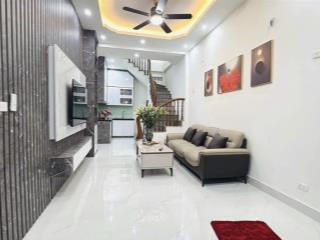 Chủ cần bán! phố hào nam, lô góc 2 thoáng, sổ đỏ vuông, sân để xe riêng biệt, cách ôtô 30m, 40m2 5t