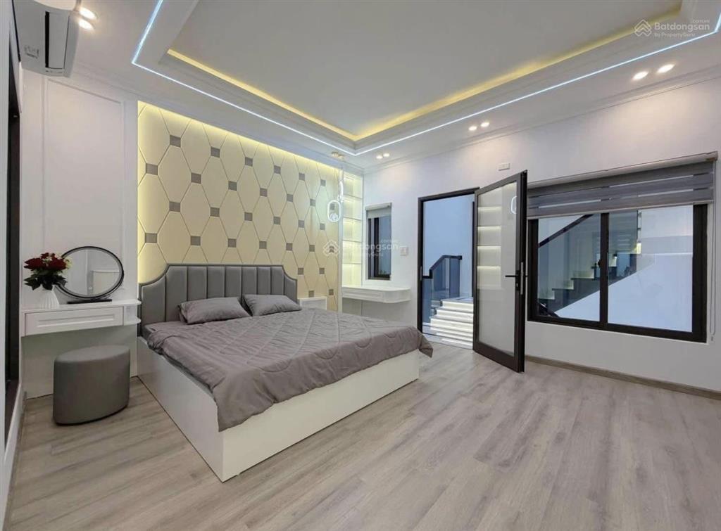 Giá sốc ! phố tôn đức thắng, ngõ thông, 2 thoáng, gần phố,20m ra oto tránh,nhà mới đẹp 40 m2* 5 t