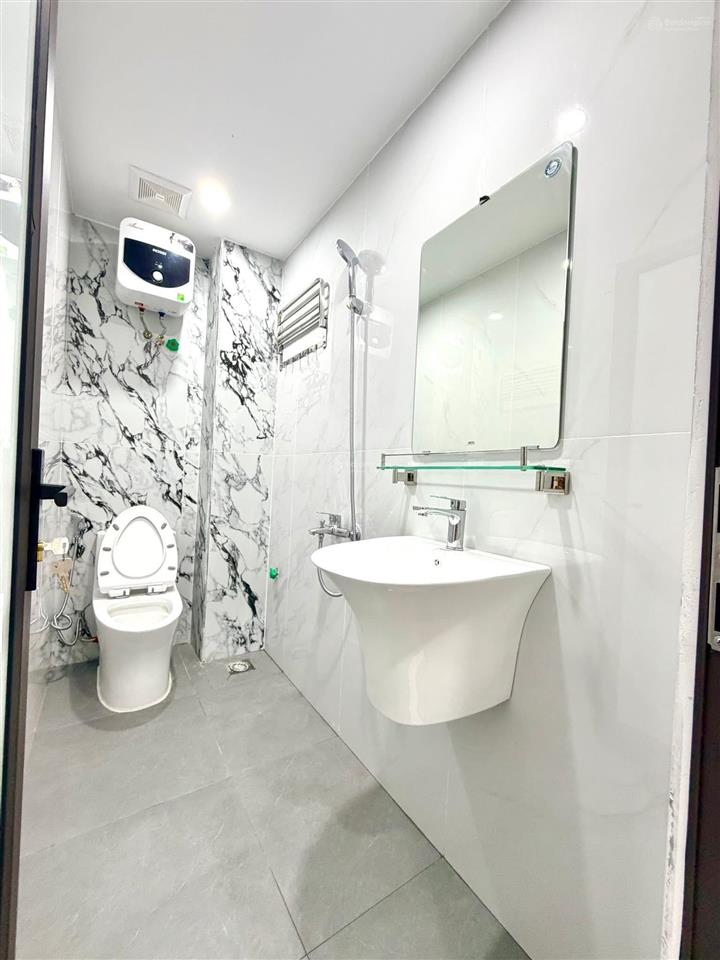 Giá sốc ! phố tôn đức thắng, ngõ thông, 2 thoáng, gần phố,20m ra oto tránh,nhà mới đẹp 40 m2* 5 t