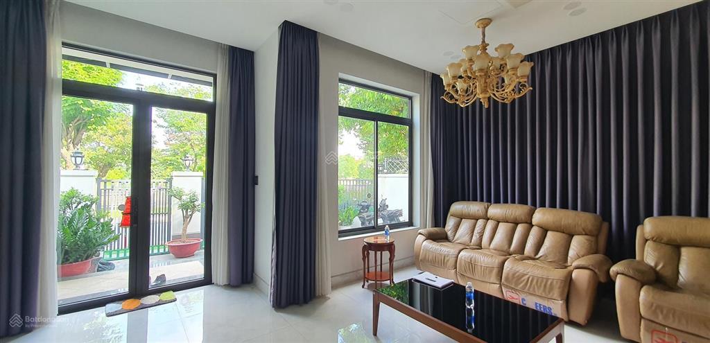 Bán biệt thự vip lakeview song hành  thủ đức  194m  3 tầng  3 mặt thoáng 5pn chỉ 43,5 tỷ