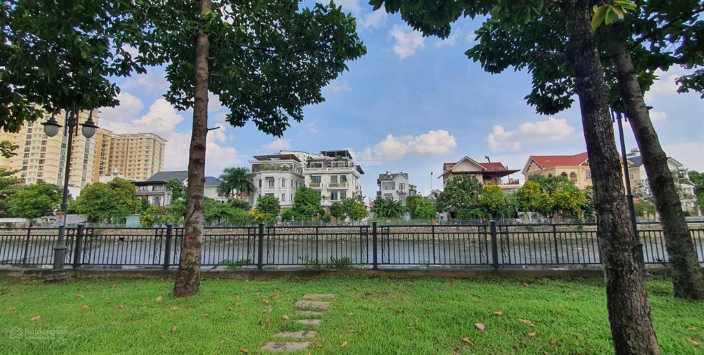 Bán biệt thự vip lakeview song hành  thủ đức  194m  3 tầng  3 mặt thoáng 5pn chỉ 43,5 tỷ