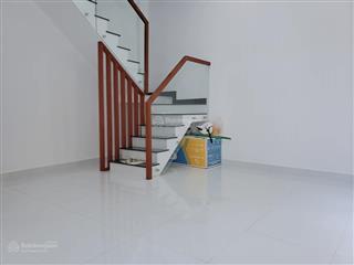 Nhà sạch sẽ, hẻm cụt, khu an ninh cách mạng tháng 8, quận 3, 5x5, trệt 1 lầu, 1pn 2wc chỉ 10tr