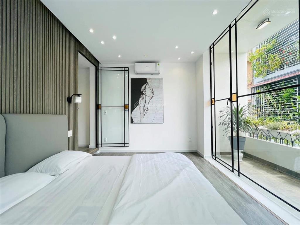 Quận 10  2mt đường 3/2 (p.11). 8m x 11m 492m2. 1 hầm, trệt, 5 tầng.