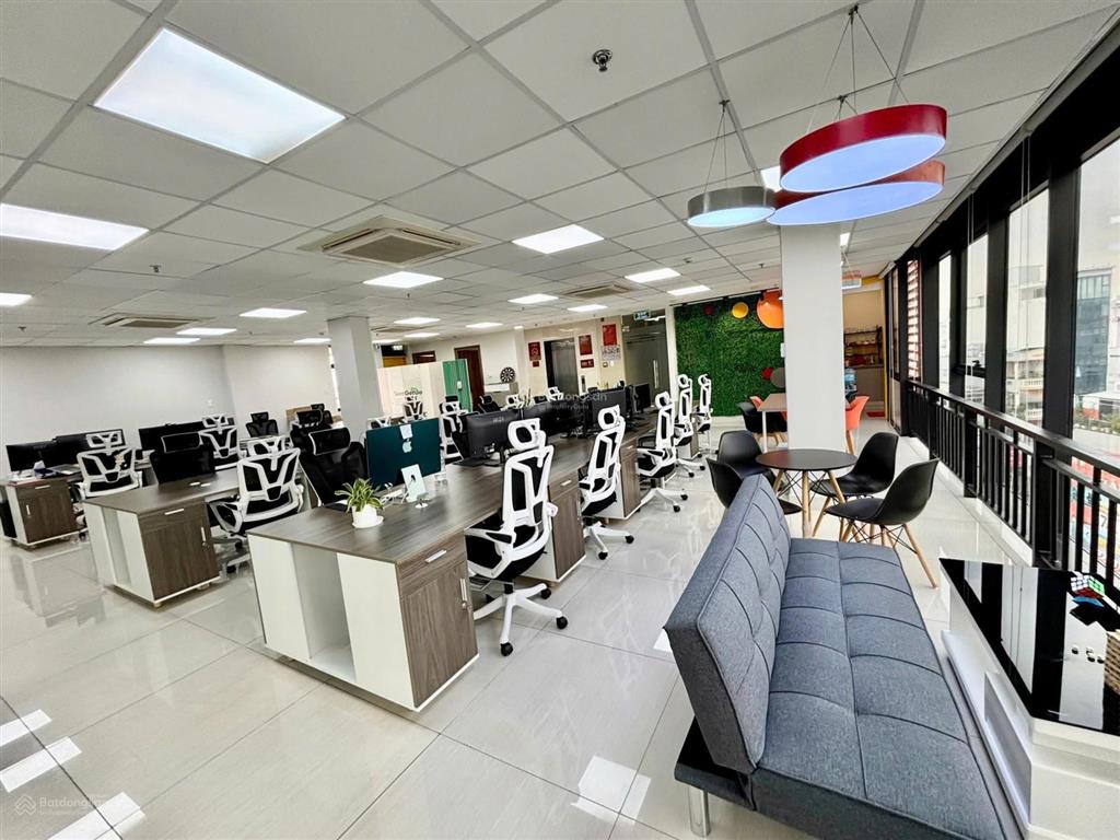 Phú nhuận  nhà hxt nguyễn văn trỗi (p.12). 7m x 26m 185m². 1 hầm, trệt, 4 tầng