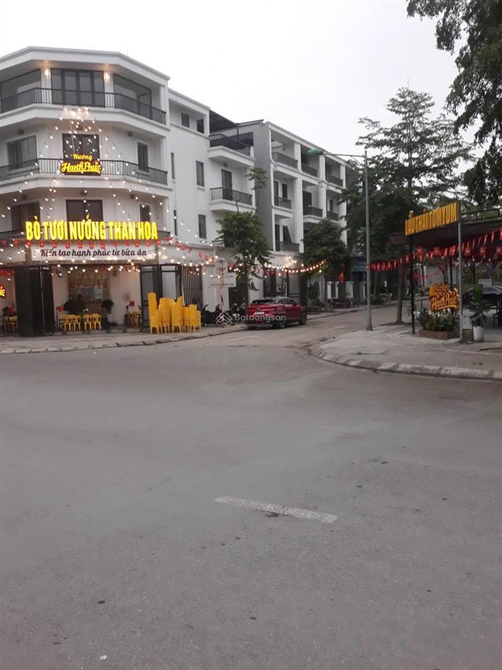 Đất nằm sát khu đô thị hud. ô tô đỗ cửa đường thông tứ phía.