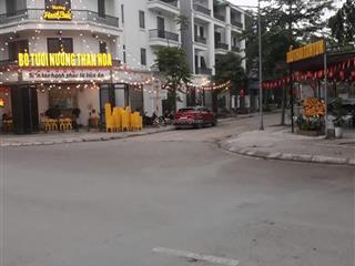 Đất nằm sát khu đô thị hud. ô tô đỗ cửa đường thông tứ phía.