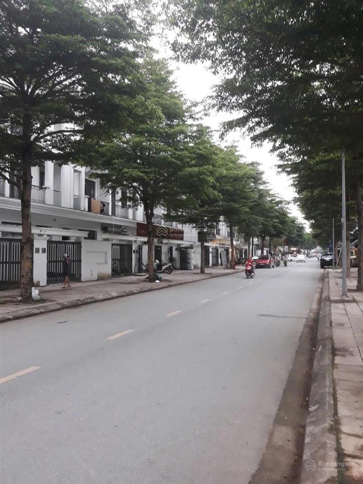 Đất nằm sát khu đô thị hud. ô tô đỗ cửa đường thông tứ phía.
