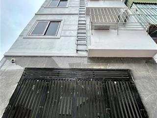 Bán căn nhà dòng tiền 50tr/tháng tại cổ linh  thạch bàngiá 12.9 tỷ có 11 phòng vskk pccc đầy đủ