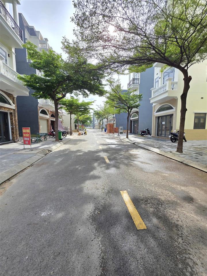 3,25tỷ tl
bán đất rẻ nhất kdc icon central, gần chợ thông dụng 100m, p.tân đông hiệp, tp.dĩ an