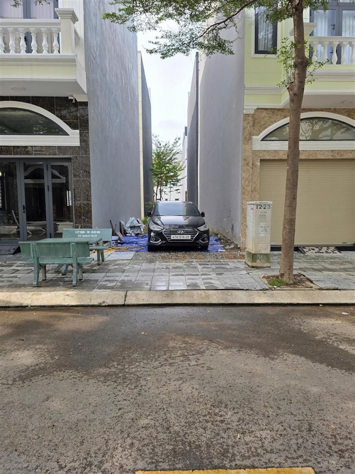 3,25tỷ tl
bán đất rẻ nhất kdc icon central, gần chợ thông dụng 100m, p.tân đông hiệp, tp.dĩ an