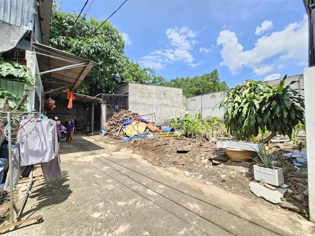 2,69tỷ tl, bán đất hiếm ngang 9,24m, 138,3m2 sau lưng chợ tân bình 100m, p. tân bình, tp. dĩ an