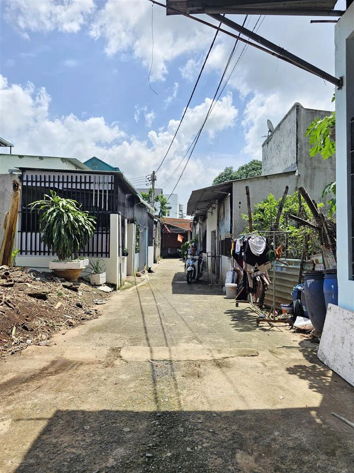 2,69tỷ tl, bán đất hiếm ngang 9,24m, 138,3m2 sau lưng chợ tân bình 100m, p. tân bình, tp. dĩ an