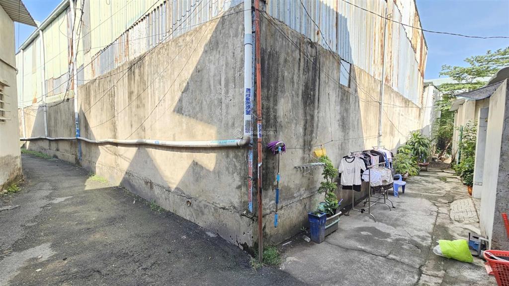 1,6tỷ tl
bán đất sổ riêng 100m2 full thổ cư, cách đường lê thị trung 50m, p.bình chuẩn, tp.thuận an