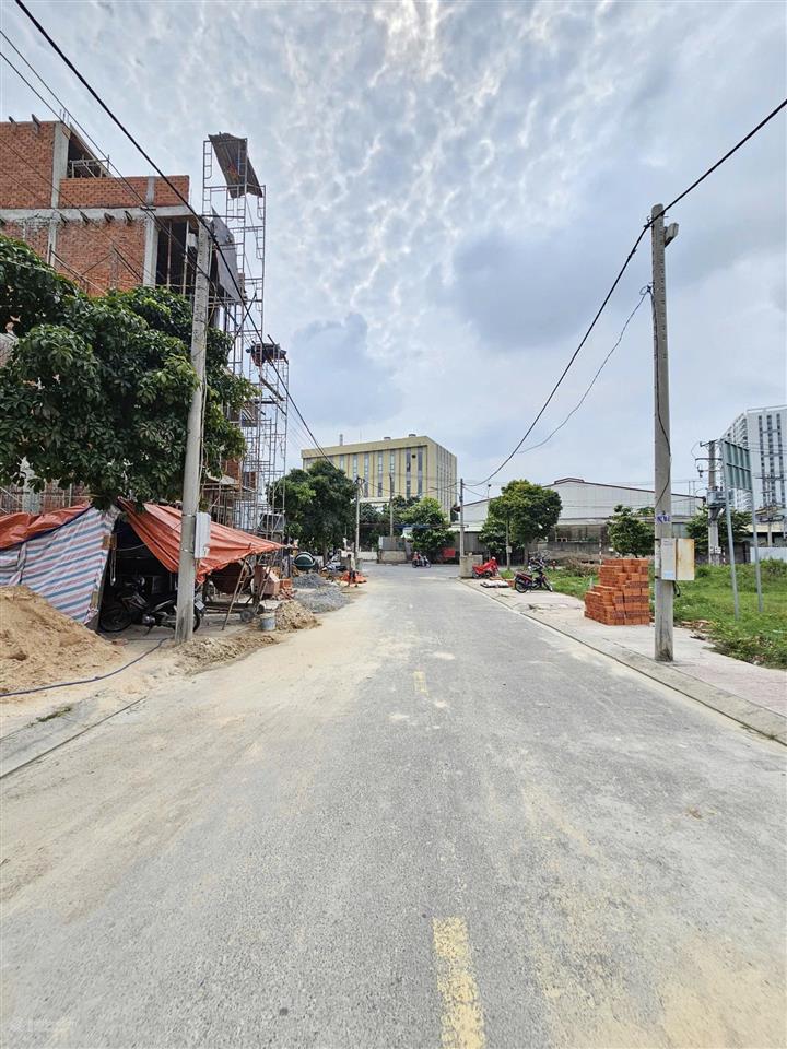 2,8 tỷ tl
bán đất 67,7m2 xây tự do kdc đường bình hoà 13, p.bình hoà, tp.thuận an