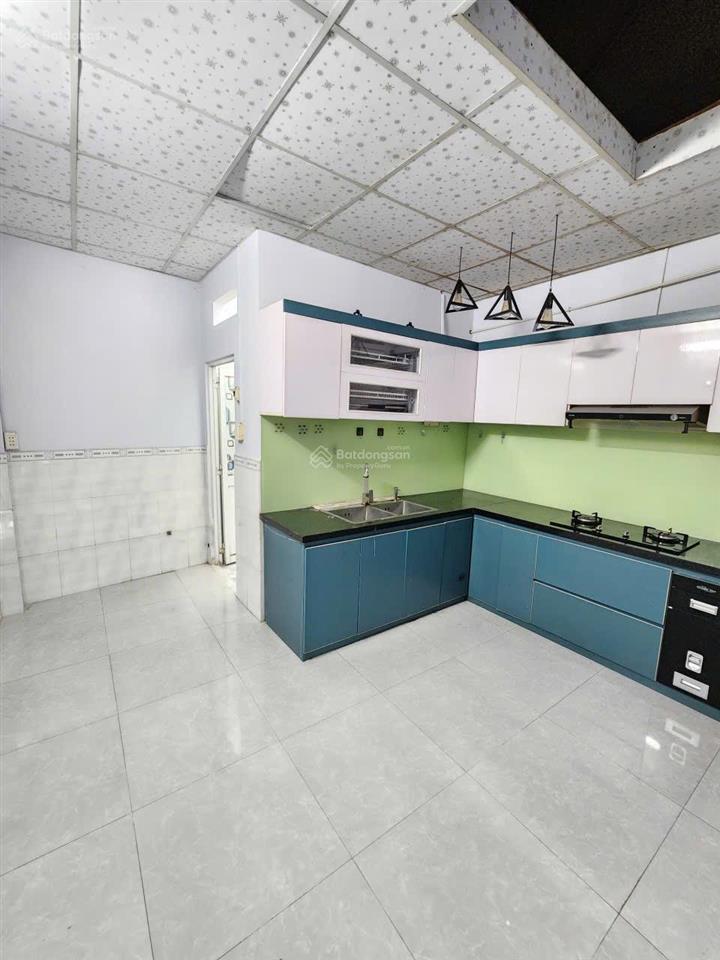 2,6 tỷ tl
bán nhà cấp 468m2 hẻm đường thủ khoa huân 50m, gần đường ql13 p.thuận giao, tp.thuận an