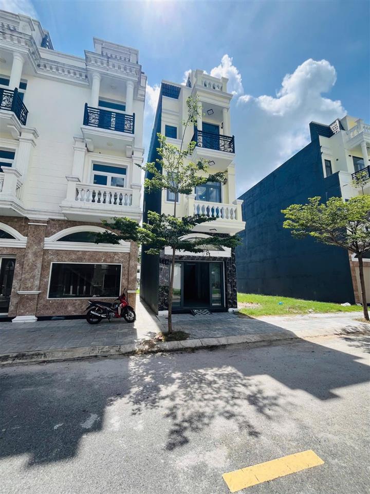 4,7tỷ tl bán nhà mới 3 mặt thoáng 1 trệt 2 lầu, kdc icon chợ thông dụng, p. tân đông hiệp, tp dĩ an