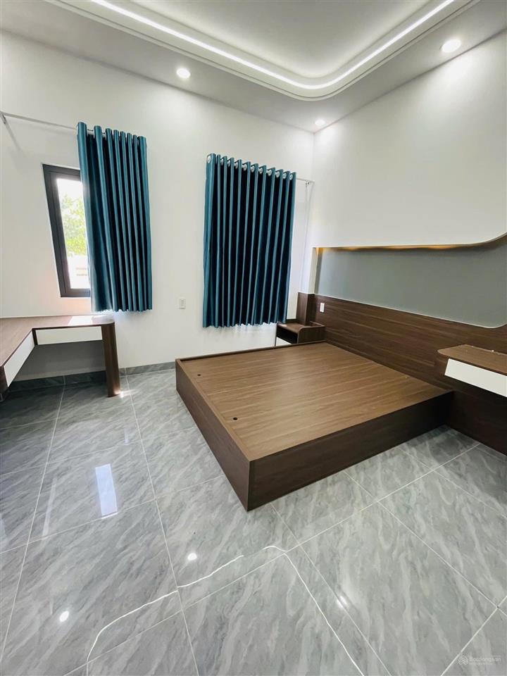 4,7tỷ tl bán nhà mới 3 mặt thoáng 1 trệt 2 lầu, kdc icon chợ thông dụng, p. tân đông hiệp, tp dĩ an