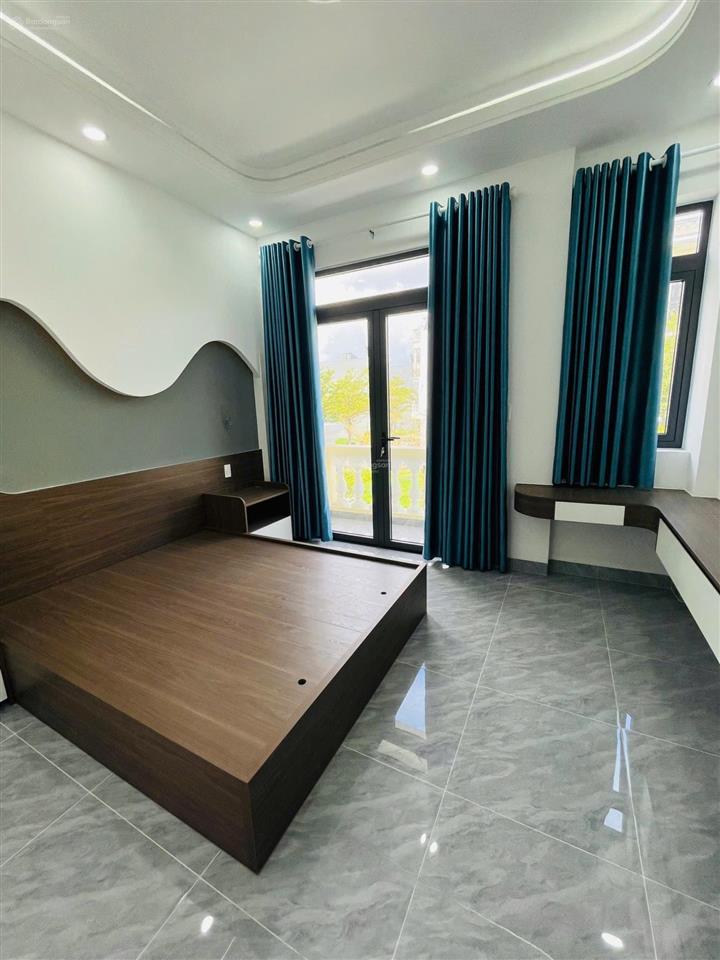 4,7tỷ tl bán nhà mới 3 mặt thoáng 1 trệt 2 lầu, kdc icon chợ thông dụng, p. tân đông hiệp, tp dĩ an
