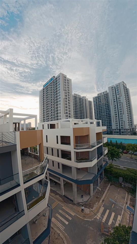 Bán shophouse thương mại, ngay chân căn hộ privia khang điền. 30% nhận nhà