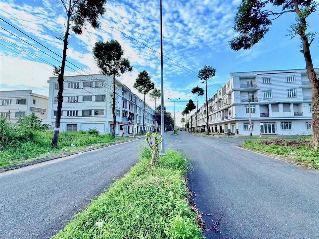 Nền đẹp 220m2 mặt tiền đường phượng hoàng  kdc hoàng quân  xã mỹ hoà  tx. bình minh  vĩnh long