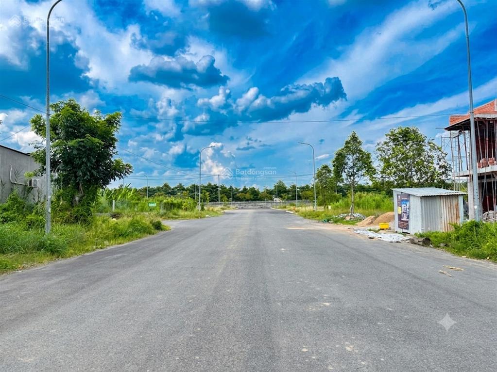 Bán nền đẹp 100m2 đường a3 kdc tân phú h.đông nam, lộ giới 28m, sổ hồng thổ cư 1.9 tỷ