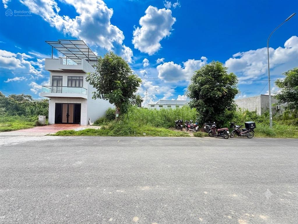 Bán nền đẹp 100m2 đường a3 kdc tân phú h.đông nam, lộ giới 28m, sổ hồng thổ cư 1.9 tỷ