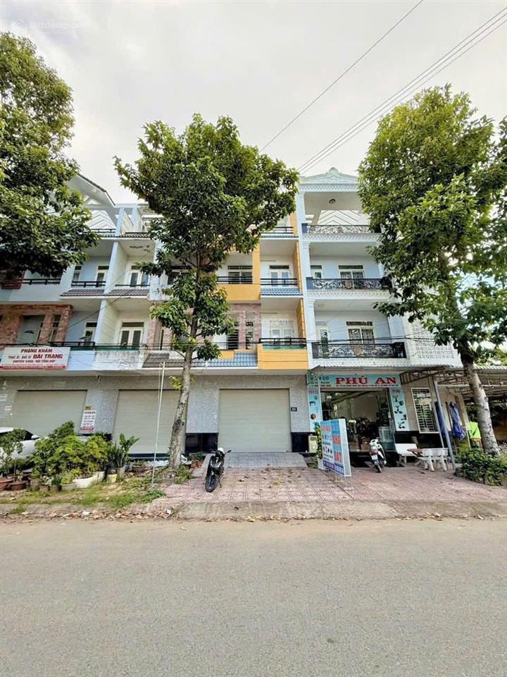 Chủ gửi bán nhà hoàn thiện (1 trệt 3 lầu) đầy đủ nội thất trục chính a2 bùi quang trinh kdc phú an