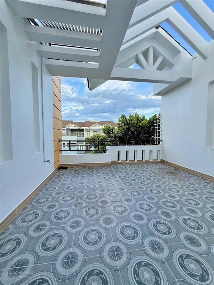 Chủ gửi bán nhà hoàn thiện (1 trệt 3 lầu) đầy đủ nội thất trục chính a2 bùi quang trinh kdc phú an