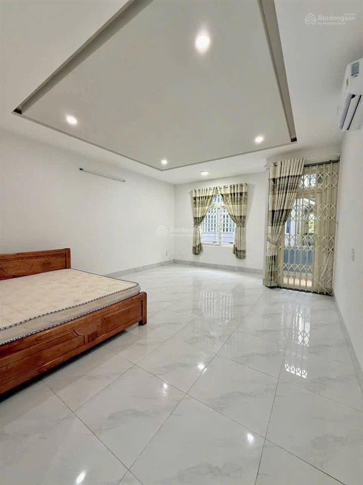 Chủ gửi bán nhà hoàn thiện (1 trệt 3 lầu) đầy đủ nội thất trục chính a2 bùi quang trinh kdc phú an