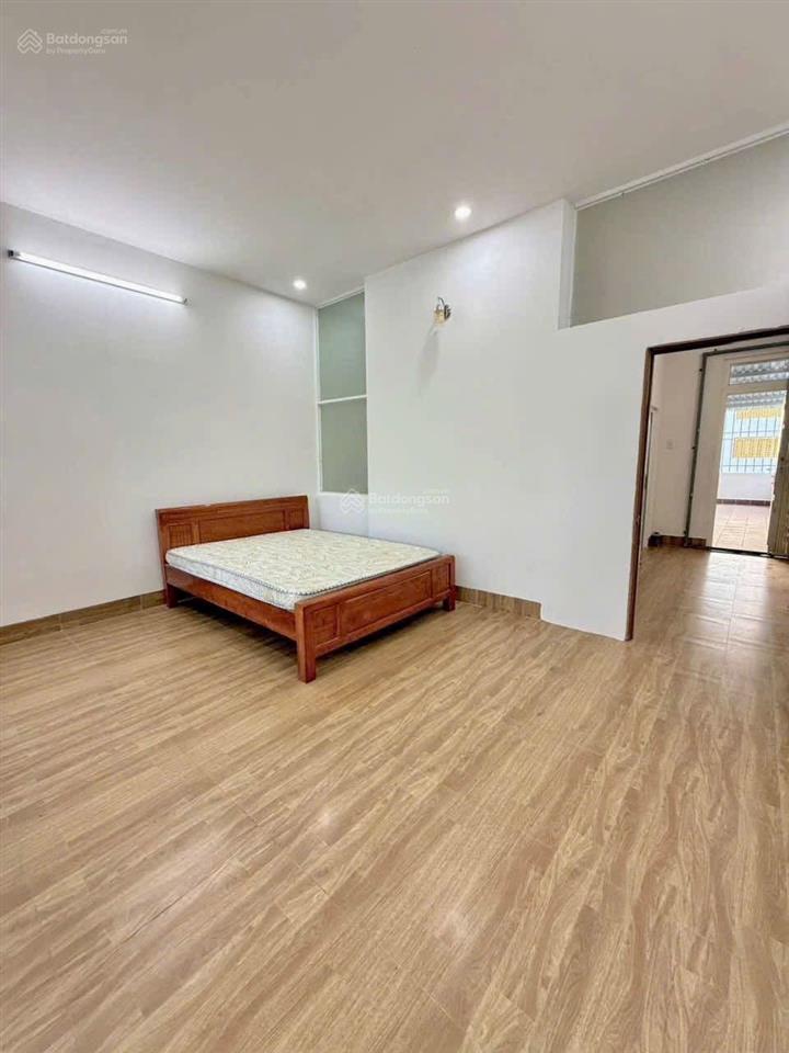 Chủ gửi bán nhà hoàn thiện (1 trệt 3 lầu) đầy đủ nội thất trục chính a2 bùi quang trinh kdc phú an