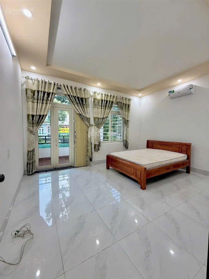 Chủ gửi bán nhà hoàn thiện (1 trệt 3 lầu) đầy đủ nội thất trục chính a2 bùi quang trinh kdc phú an