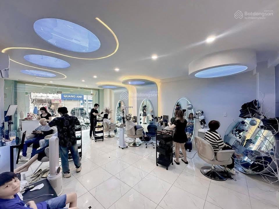 Tôi chính chủ! bán nhà 3tầng mt huỳnh văn bánh, 68m2 ngang 5m vuông vức. bán gấp 12 tỷ thương lượng